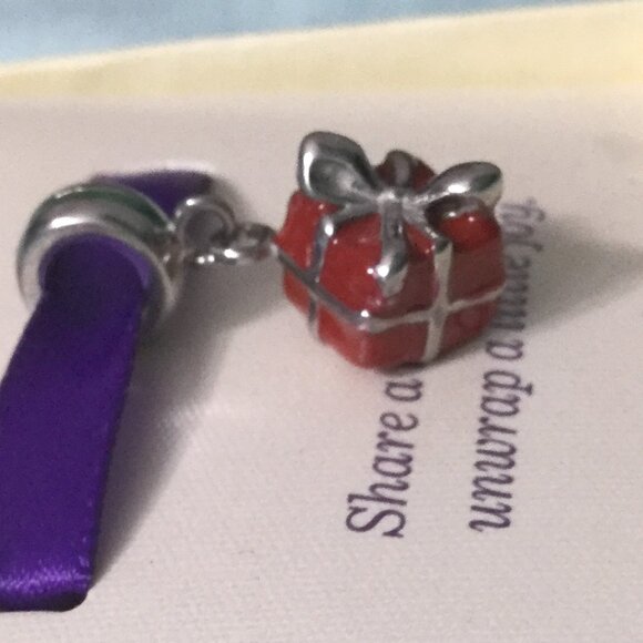Hallmark Connections Gift Box Bead Charm Retired Jacmel Stainless Steel - Picture 6 of 11